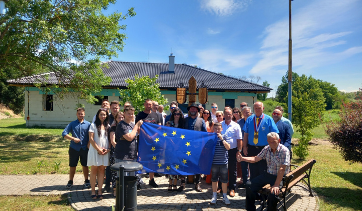 Give Europe Sunshine